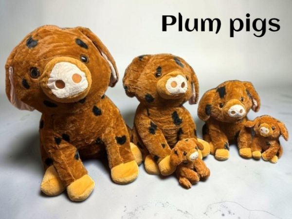 Plum pudding pig 20cm